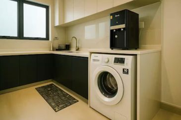 Baypoint @ Country Garden Danga Bay