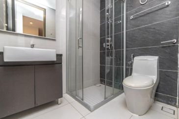 Baypoint @ Country Garden Danga Bay