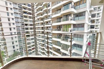 Baypoint @ Country Garden Danga Bay