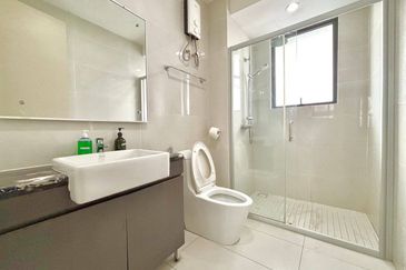 Baypoint @ Country Garden Danga Bay