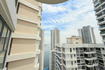 Baypoint @ Country Garden Danga Bay