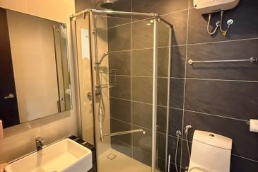 Baypoint @ Country Garden Danga Bay