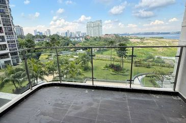 Baypoint @ Country Garden Danga Bay