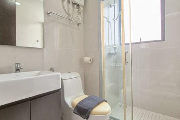 Baypoint @ Country Garden Danga Bay