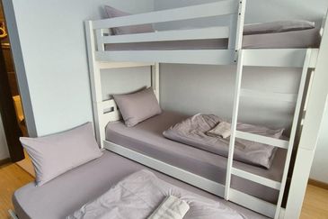 Baypoint @ Country Garden Danga Bay