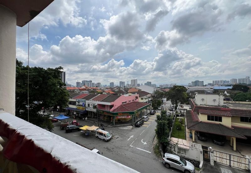 Laurel Apartment (Medan Hujan Rahmat)