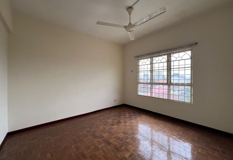 Laurel Apartment (Medan Hujan Rahmat)