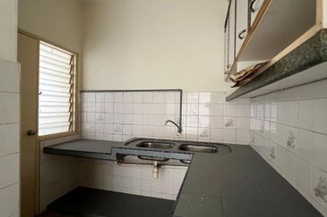 Laurel Apartment (Medan Hujan Rahmat)