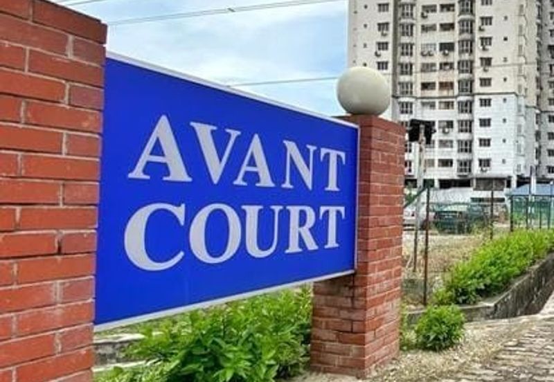 Avant Court