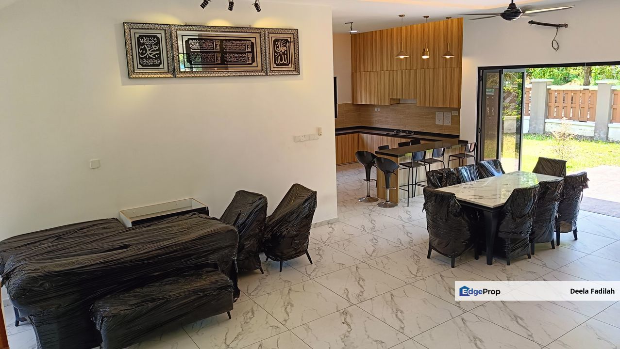 FREEHOLD Double Sty Urban Bungalow with Massive Land Areas at Seremban, Negeri Sembilan, Seremban