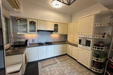 Bungaraya Kondominium, Saujana Subang