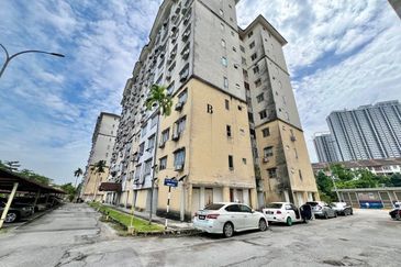 Pangsapuri Bayu Suria (Summerfields Apartments)