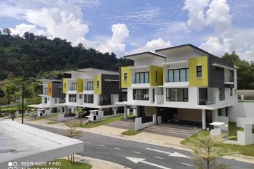 3Storey Semi D (Private Lift & Pool)