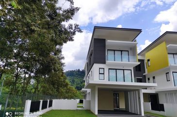 3Storey Semi D (Private Lift & Pool)