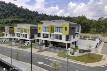 3Storey Semi D (Private Lift & Pool)