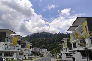 3Storey Semi D (Private Lift & Pool)