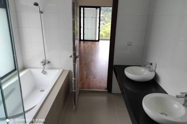 3Storey Semi D (Private Lift & Pool)