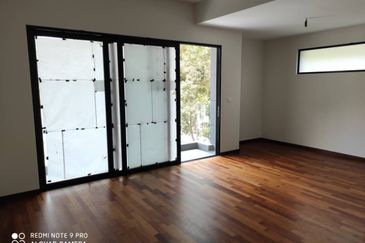 3Storey Semi D (Private Lift & Pool)