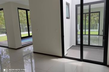 3Storey Semi D (Private Lift & Pool)
