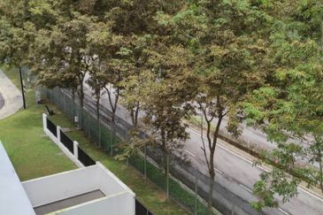 3Storey Semi D (Private Lift & Pool)