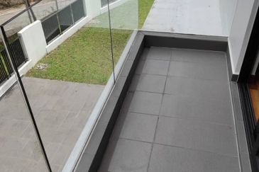 3Storey Semi D (Private Lift & Pool)