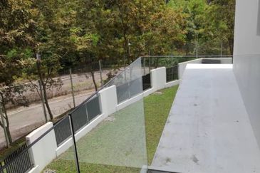 3Storey Semi D (Private Lift & Pool)