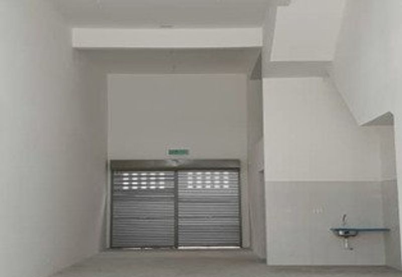 Double Storey Shoplot to Let 22x75 