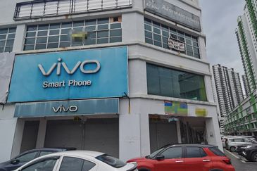 3 Storey Shop for Sale 