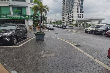 3 Storey Shop for Sale 