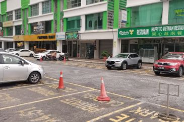 3 Storey Shop for Sale 