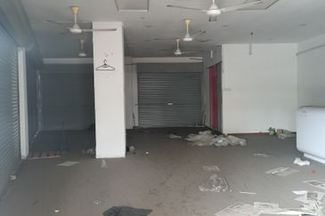 3 Storey Shop for Sale 
