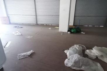 3 Storey Shop for Sale 