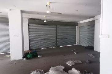 3 Storey Shop for Sale 