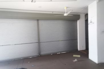3 Storey Shop for Sale 