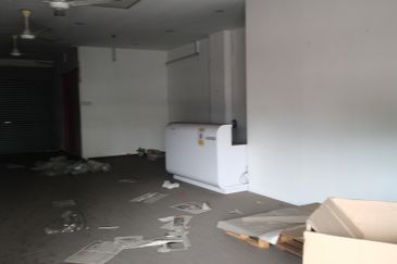 3 Storey Shop for Sale 