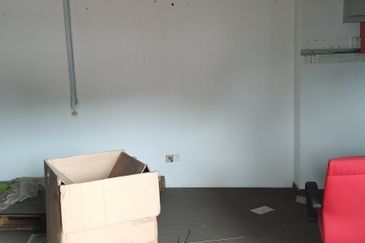 3 Storey Shop for Sale 