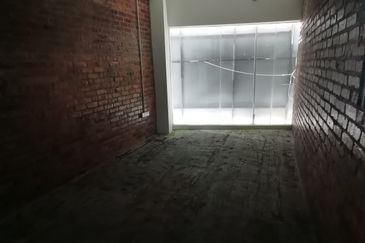 3 Storey Shop for Sale 