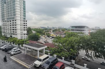 3 Storey Shop for Sale 