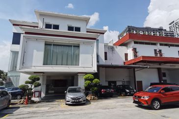 PJ Sec 13 Warehouse for Sale