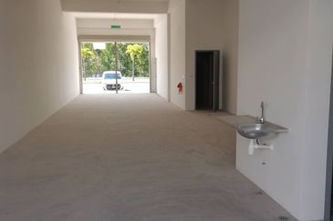 Park Place Cybersouth Shop for Sale