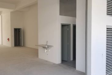 Park Place Cybersouth Shop for Sale