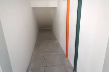 Park Place Cybersouth Shop for Sale