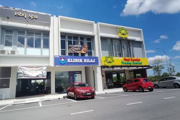 Park Place Cybersouth Shop for Sale