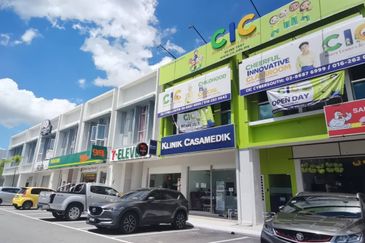 Park Place Cybersouth Shop for Sale