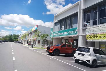 Park Place Cybersouth Shop for Sale