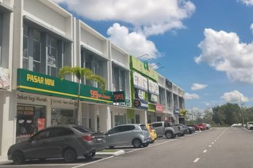 Park Place Cybersouth Shop for Sale