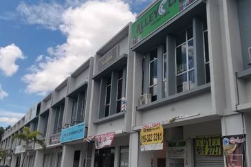 Park Place Cybersouth Shop for Sale