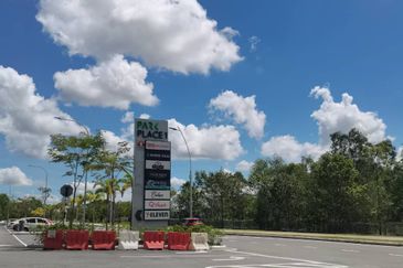 Park Place Cybersouth Shop for Sale