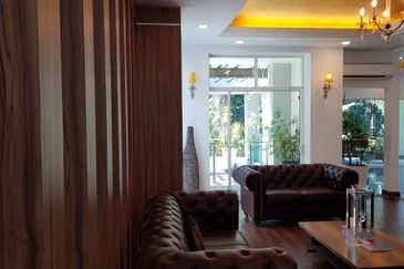 Kenny Hills 2 1/2 - Storey Luxury Bungalow for Sale 