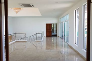 Kenny Hills 2 1/2 - Storey Luxury Bungalow for Sale 